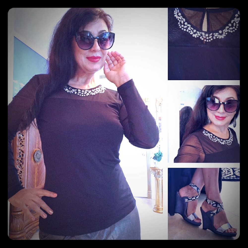 💋BLACK BLOUSE, RHINESTONES EMBELLIDHED COLLAR,NEW